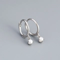 Minimalistische S925 Silber-Ohrringe mit eleganten weißen Perlenanhängern für Damen - 925er Silber / Weißgold