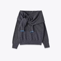 Pull en maille gris foncé à épaules dénudées avec détail écharpe à bord bleu - S / Gris