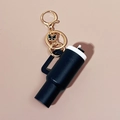 Llavero mini vaso negro con colgante de mariposa dorada y gancho metálico de calidad - Negro Mariposa