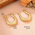 Boucles d'oreilles en forme de U torsadées dorées en acier inox de 2,3 cm par 1,8 cm - Style Géométrique Torsadé (WGXA0035055010A)
