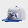 Καπέλο snapback Brooklyn σε γκρι και μπλε με τρισδιάστατο κέντημα και ρυθμιζόμενο γείσο - BROOKLYN Τρισδιάστατα Γράμματα / Γκρι και Μπλε Patchwork