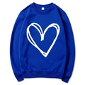 Blauer Langarm-Sweatshirt mit weißem Herz-Print in flacher Liege-Darstellung - Blau