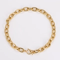 Detalle de un collar de cadena O dorada de acero inoxidable con un cierre de palanca OT - Collar de Oro