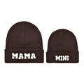 Berretti in maglia marrone scuro per genitore e bambino con ricami MAMA e MINI - Set Genitore-Figlio MAMA+MINI / caffè