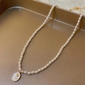 Vintage Perlenhalskette mit goldenem Rosenrelief-Oval-Anhänger für Damen im French Style - Stil 16# Halskette-Weiße Blume Perle Relief
