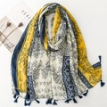Sciarpa stile etnico giallo e blu navy con motivi geometrici a punto croce e nappe - Etnico Geometrico Giallo Blu Bianco (SL2405-001) / 180*88cm