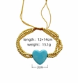 Vista detallada de pulsera de cuentas doradas con corazón azul, medidas y peso - Pulsera con colgante de corazón / Azul lago
