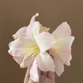 Pinza para el pelo con forma de lirio en degradado rosa y blanco con estambres - Rosa