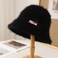 Sombrero de pescador de felpa negra tipo piel de conejo con lazo y etiqueta corazón - M (56-58cm) / Negro (Estilo Etiqueta Satinada)