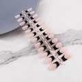 Dettaglio delle unghie finte French rosa nudo e nere su strisce di supporto professionali - Punta Nera Francese Mandorla Media Opaca (MDF-MP02)