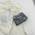 Petit sac bandoulière élégant bleu-gris avec broderie florale et poignée en perles - Noir