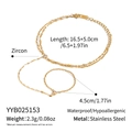 Detail eines vergoldeten Zirkonia Fingerarmbands mit Maßen und Edelstahlbeschaffenheit - Gold (YYB025153)