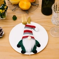 Porte-couverts de Noël gnome avec bonnet rayé rouge et blanc sur corps vert - L2-25 Porte-Couverts Gnome Chapeau Courbé Corps Vert / Vert