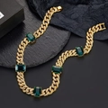 Dettaglio catena cubana dorata con pietre verde smeraldo e pavé di cristalli lucidi - Collana 18 pollici (45 cm) / Oro