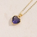 Elegante collar con colgante de corazón de cristal violeta y cadena dorada fina - Purple Zirconia Heart