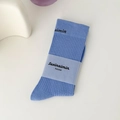 Nebelblaue gerippte Baumwollsocken mit Logo-Banderole und aimin Stickerei am Saum - Hellblauer Zirkon