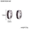 Vista dettagliata degli orecchini a cerchio argento con pietre nere incastonate - Argento Strass Nero (GE48182A1A0)