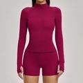 Ensemble de yoga bordeaux pour femme avec veste brossée à fermeture éclair et short assorti - Rouge Framboise