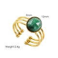 Detailansicht eines grünen ovalen Edelsteins in einem vergoldeten Vintage-Ring - Afrikanische Jade (Grün)