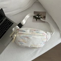 Bolso de pecho acolchado blanco con bordados coloridos y correa ancha de nailon - Sin Colgante / Blanco