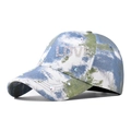 Dettaglio della scritta LOVE in strass su berretto tie-dye blu e verde - Love Verde