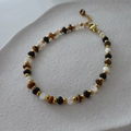 Perlenarmband mit Tigerauge und Natursteinen, verstellbarer goldener Verschluss - Tigerauge Perlenarmband