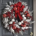 Corona de Navidad con un gran lazo de terciopelo rojo y bayas ornamentales - Corona Flocada Roja de 40CM