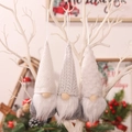 Set di tre gnomi natalizi nordici in maglia bianca e grigia con cordoncini di seta da appendere - Stile bianco