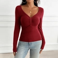 Y2K-stijl rode top met lange mouwen, V-hals, knoopsluiting en geplooide details - S / Bordeauxrood