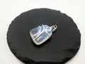 Pendente in opale naturale avvolto in filo argentato con un design semplice ed elegante - Argento Opalite