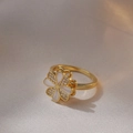 Anello quadrifoglio dorato con madreperla e pietre pavé luccicanti su tessuto - Fiore a Quattro Foglie Cuore Oro (J0061)