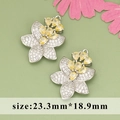 Pendentif fleur plaqué or 18k avec pierres jaunes poire et cristaux de zircon blancs - Style Fleur à Cinq Pétales Pavée d'Argent (ME1805B)