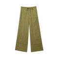 Dettaglio dei pantaloni larghi verde oliva con coulisse e tessuto in trama di lino - Pantaloni Verdi