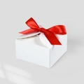 White square gift box with scalloped edges and a vibrant red satin bow decoration - 9*9*5cm / White