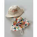 Vista detallada de sombreros de pescador para niños beige y estampados con cordón ajustable - Circunferencia del sombrero 43-48cm / Beige (Reversible)