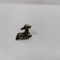 Miniatur-Metallfigur eines sitzenden Sikahirsches für die Mikro-Landschaftsdekoration - Kleines Hirsch