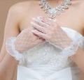 Guanti corti in pizzo bianco Lolita con eleganti volant e trama a rete floreale leggera - Guanti in pizzo bianchi