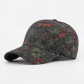 Gorra de béisbol gris oscuro con vibrantes estampados de grafiti y la Torre Eiffel - Ajustable / Negro