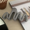 Minimalist grey matte wave-shaped hair claw clip with a sleek curved design for women - Frosted Wave Style / Gray