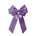 Détail de la pince à cheveux avec un grand nœud en satin violet soyeux multicouche - Satin Violet