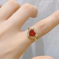 Luxuriöser vergoldeter Herzring mit rotem Edelstein und Kristallkranz für Damen - Rotes Herz Stein Stil (D)