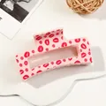 Pink rectangular hair claw clip with red lips and floral prints on white tray - 8.5cm Lips Print - Pink Base