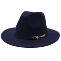 Détail d'un chapeau fedora en laine bleu marine avec ruban en cuir noir et boucle dorée - M(56-58cm) / Bleu Marine (Double Bande)
