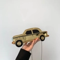 Kreative goldene Umhängetasche in Autoform mit Taxi-Schachbrettmuster und Perlenkette - Gold
