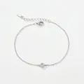 925 sterling silver chain bracelet featuring a zircon letter pendant in silver finish - Letter Q / White Gold