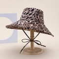 Women's reversible leopard print sun hat with wide brim and adjustable drawstring - Leopard Style / Khaki