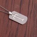 Détail du collier plaque militaire en acier brossé argenté avec découpe trident - Lettre T