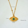 Dettaglio della collana occhio portafortuna oro con pietra verde e misure 41+5cm - Giada Africana