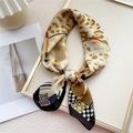 Foulard en soie élégant avec imprimé léopard et motifs géométriques en style noué - Géométrique Bord Noir