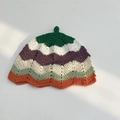 Handgefertigter Strickhut mit buntem Wellenmuster-Häkeldesign für Damen - Jennie Oranger Rand / M (56-58cm)